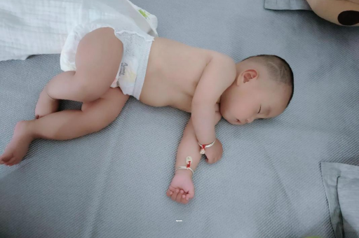 广水宝宝突然很多眼屎